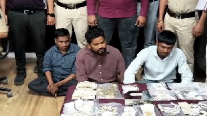 स्कूल में प्रिंसिपल ने चोर गिरोह बनाया