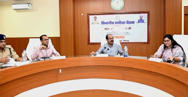 अधिकारी अपनी जिम्मेदारी समझें, गम्भीरता और सक्रियता से दायित्वों का करें निर्वहन –  साव