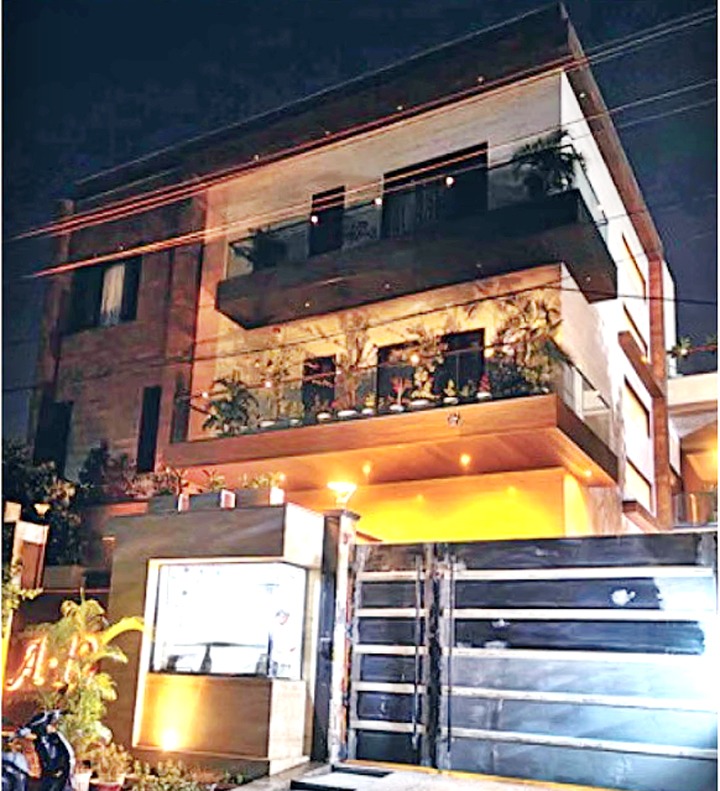 सोशल मीडिया पर प्यार, आधी रात को नगदी-जेवर लेकर फरार