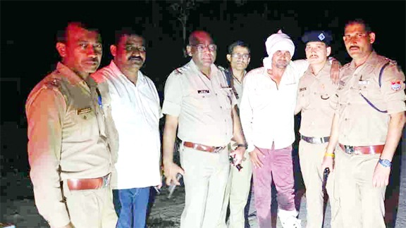 खानपुर में चेकिंग के दौरान पुलिस और बदमाश के बीच मुठभेड़